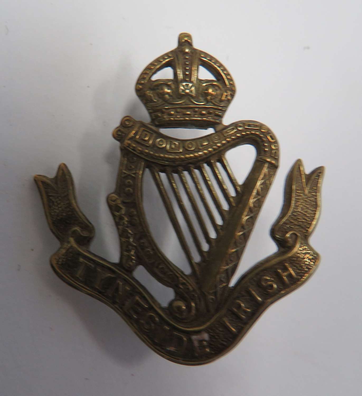 Tyneside Irish Cap Badge