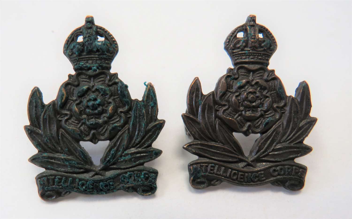 Pair of Officers Intelligence Corps Collar Badges