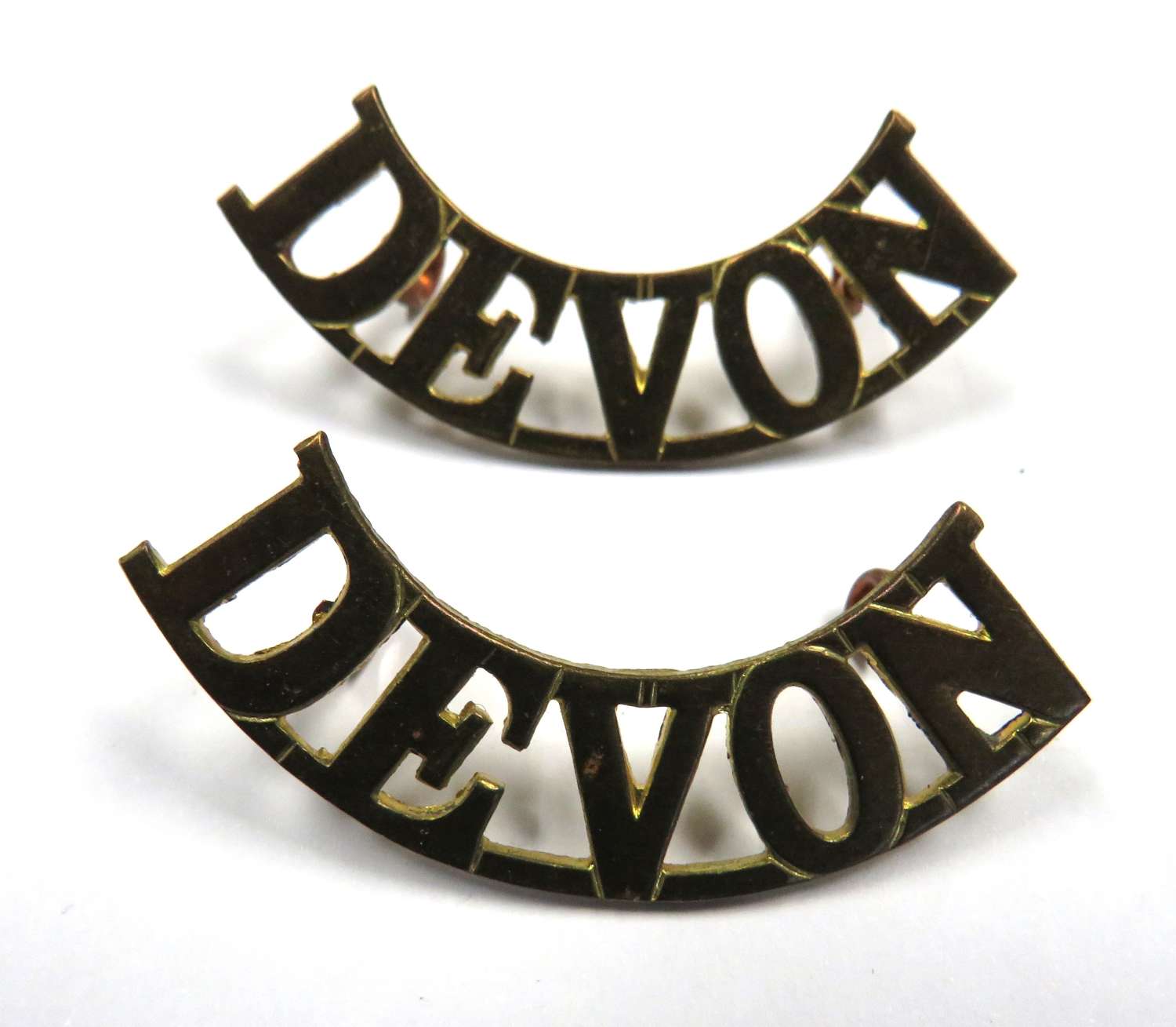 Pair of WW1 / WW2 Devon Shoulder Titles