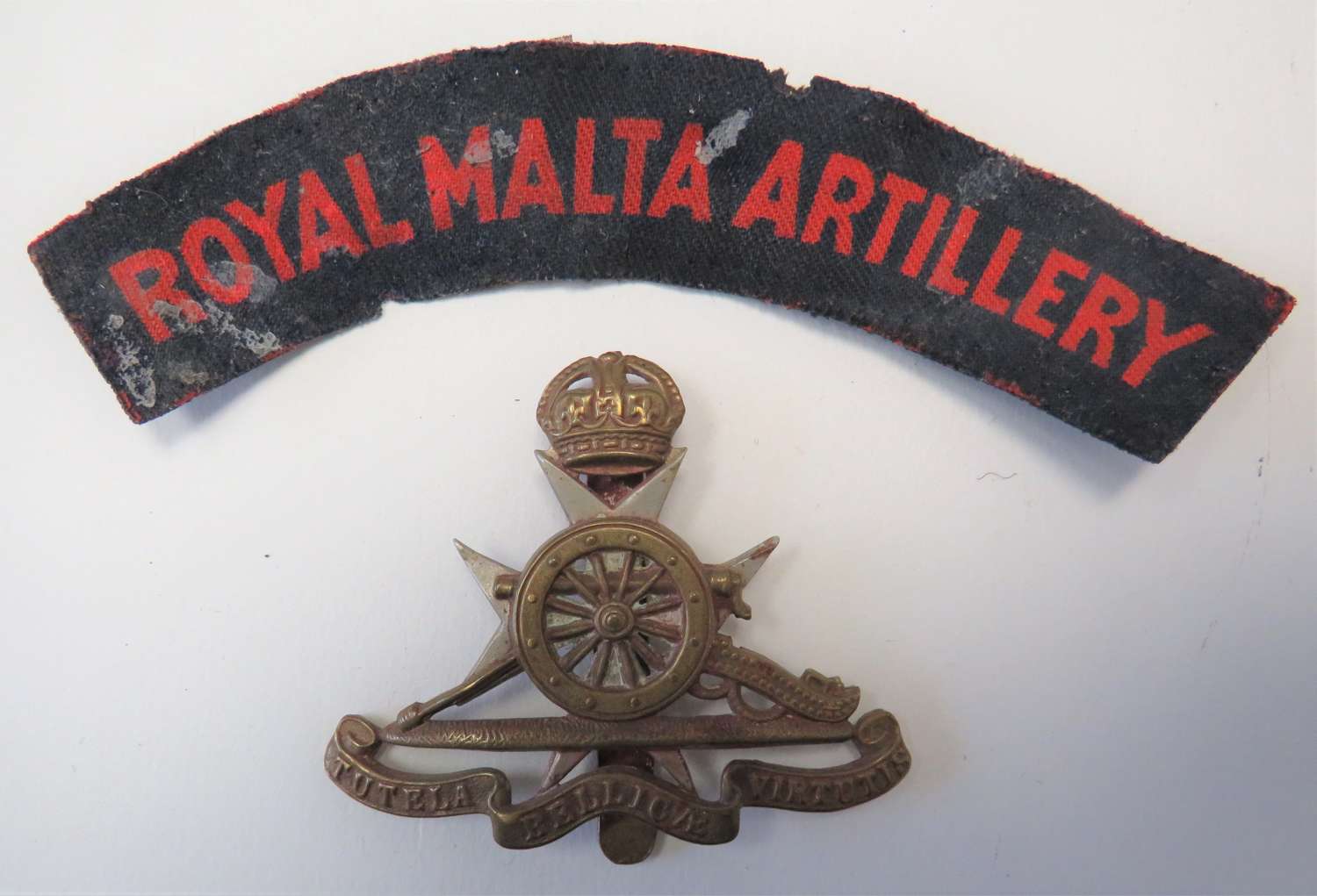 Royal Malta Artillery Printed Title and Cap Badge