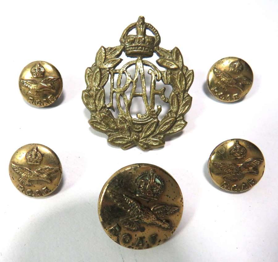 WW2 Royal Canadian Air Force Cap Badge and Button Set