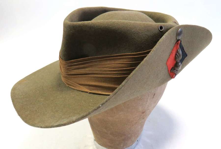 WW2 Far East Bush (Slouch) Royal Artillery Flashed Hat