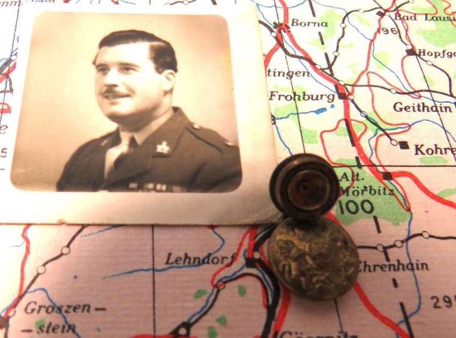Rare WW2 Escape Cap Size General List Button Compass . Major Instone Collection