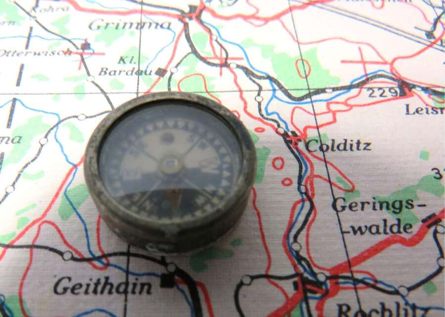 WW2 Pattern Small Size Escape Compass . Major Instone Collection