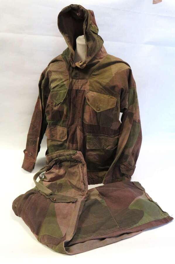 Original WW2 Dated 1944 "SAS" Pattern Camouflage Windproof Smock & Trousers Size 3